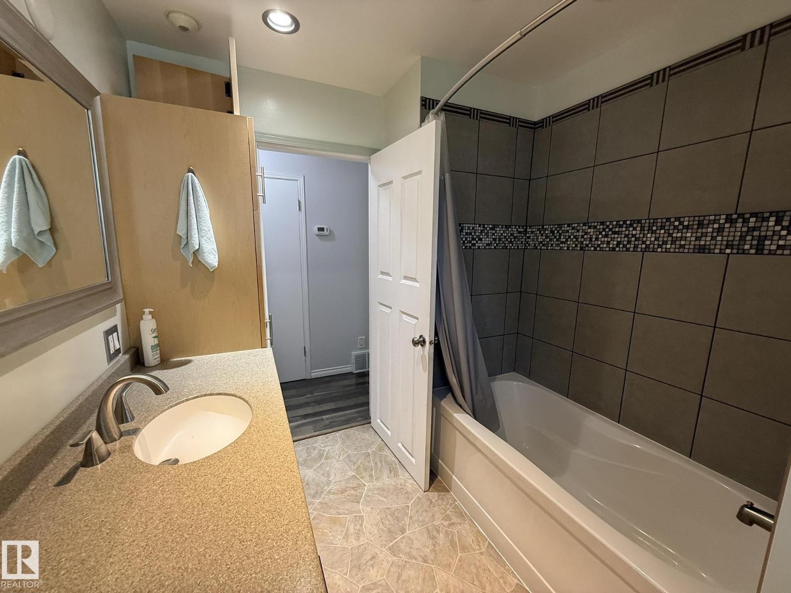 10837 155 ST NW - 22