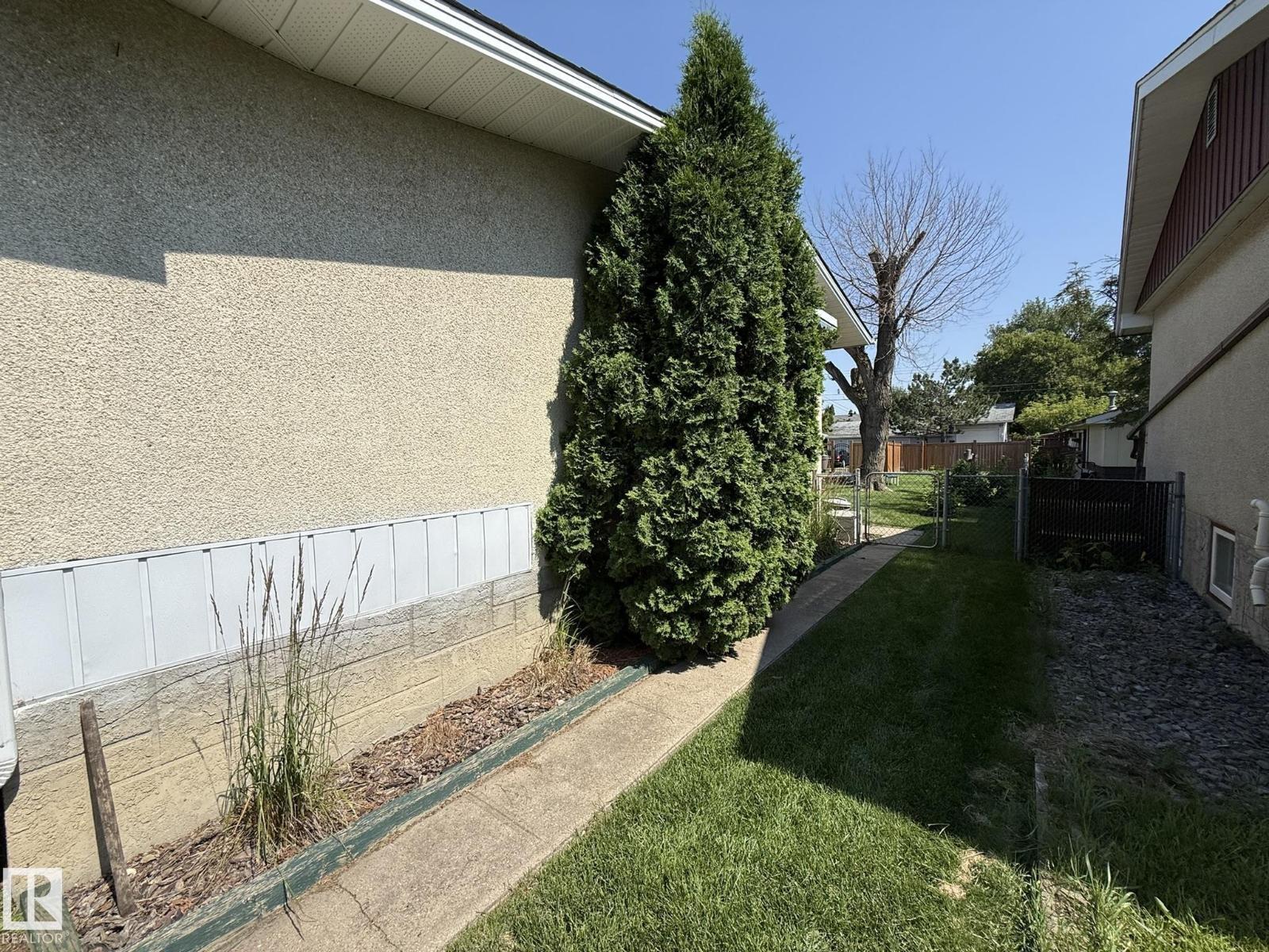 10837 155 ST NW - Image 33