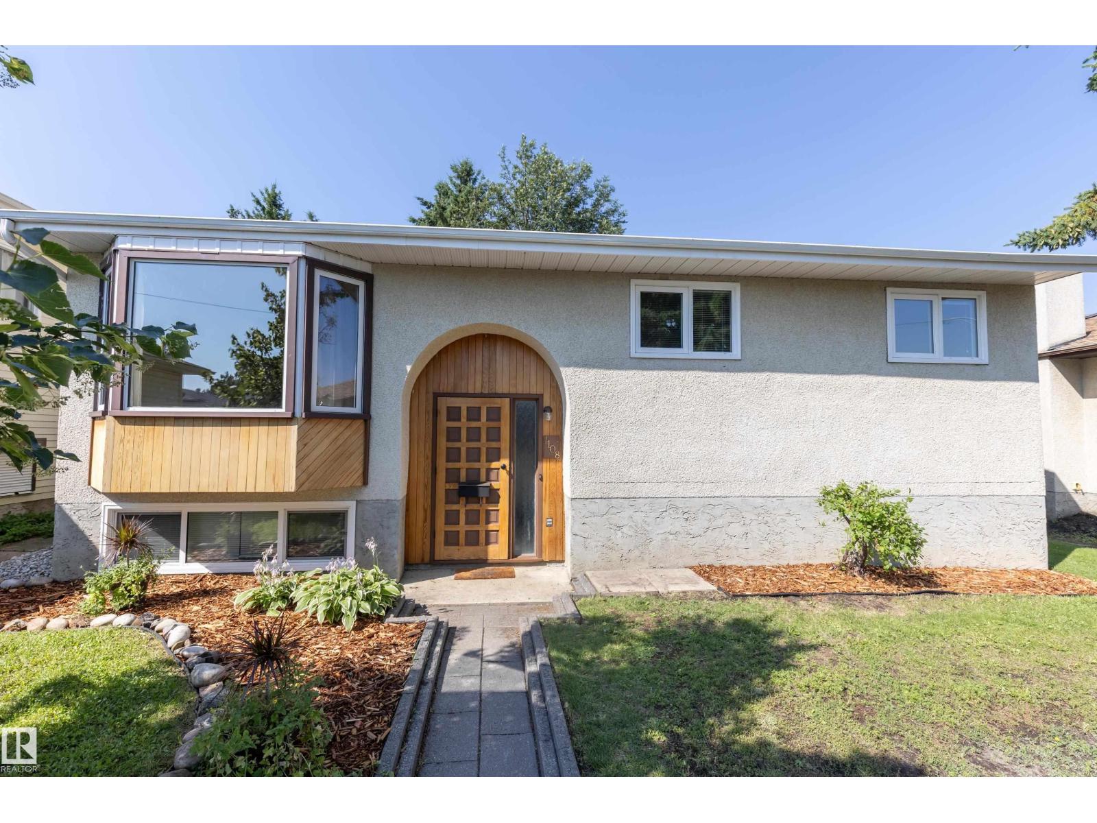 1108 39 ST NW, Crawford Plains, Edmonton photo 1