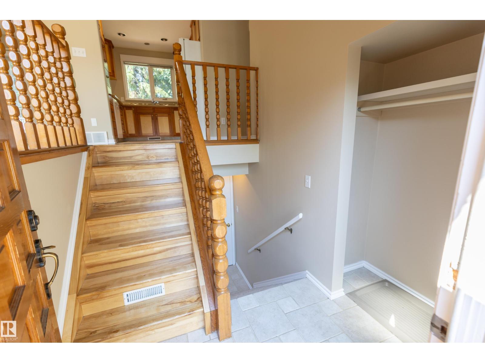 1108 39 ST NW, Crawford Plains, Edmonton photo 4