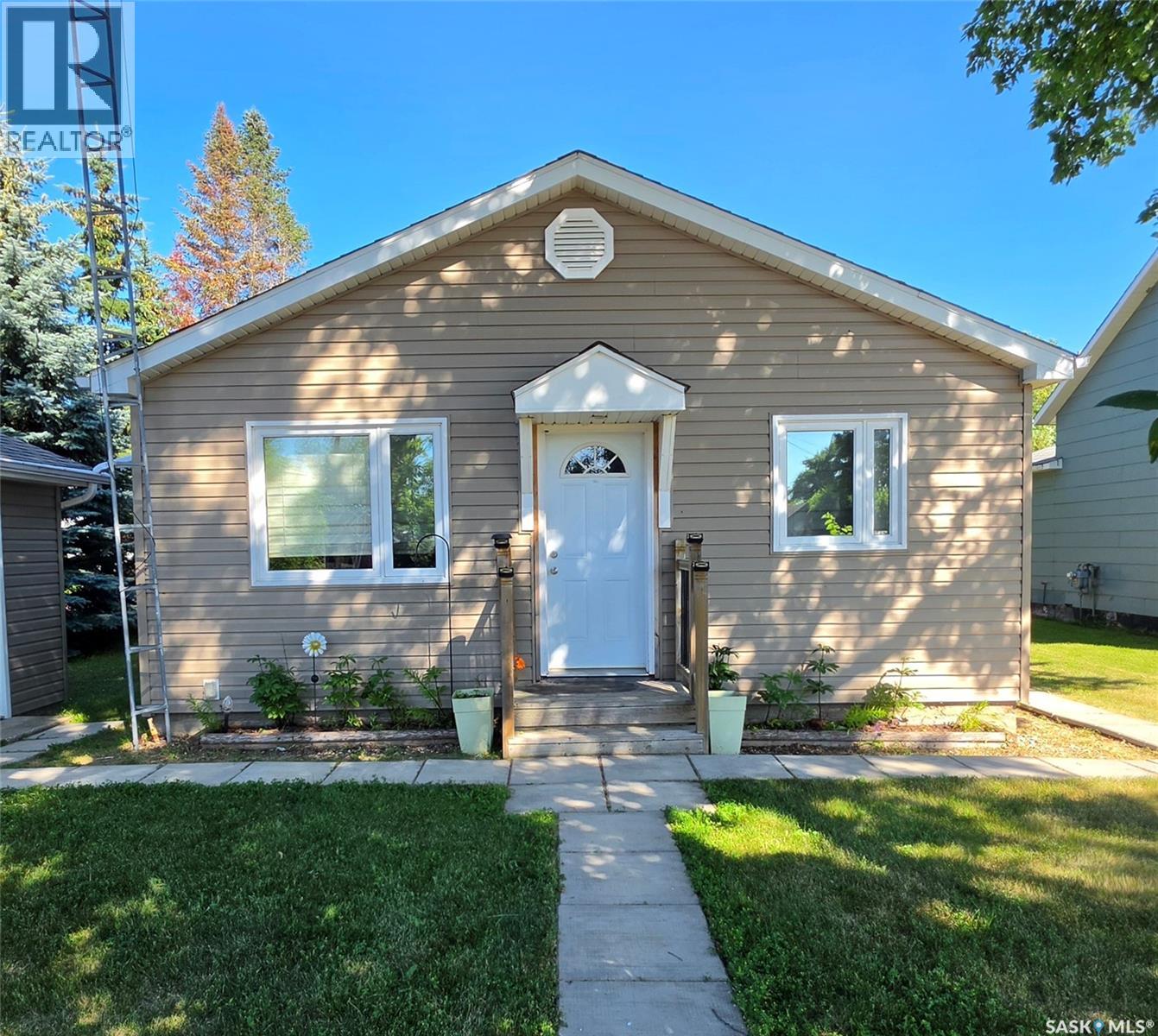 324 Laing STREET - 1