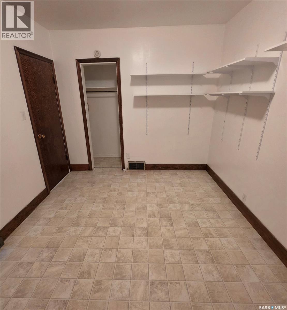 324 Laing STREET - 10