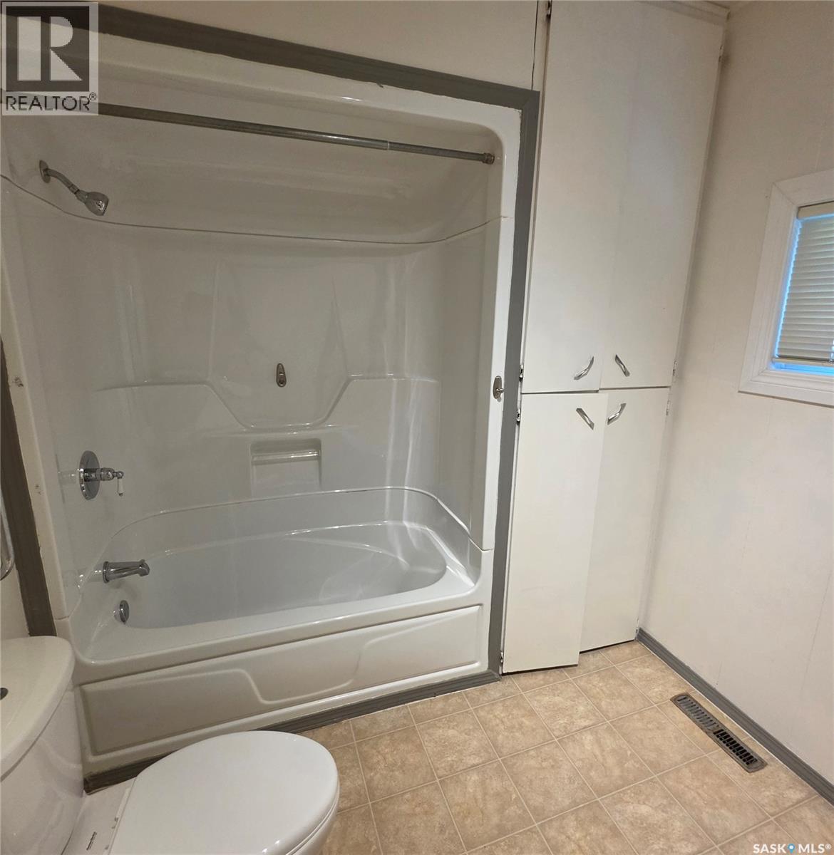 324 Laing STREET - 12