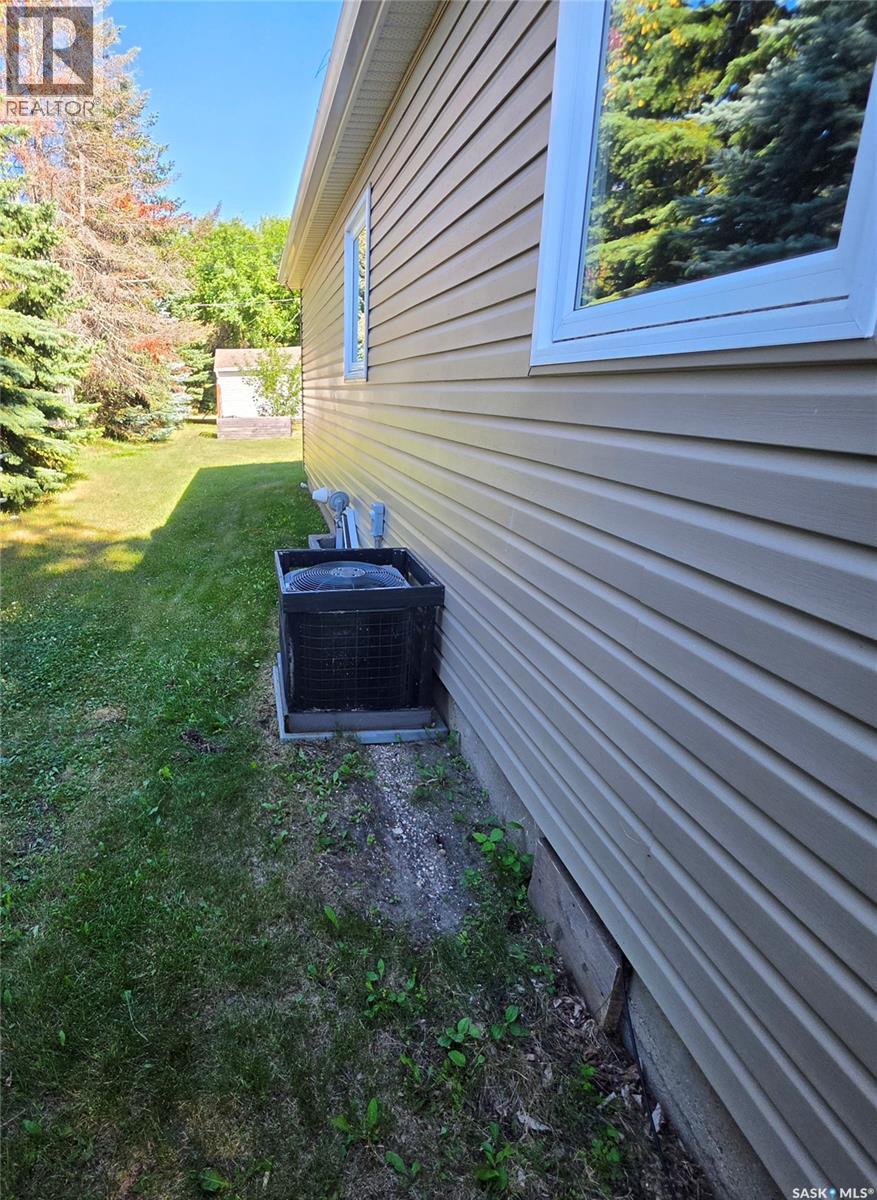 324 Laing STREET - 24