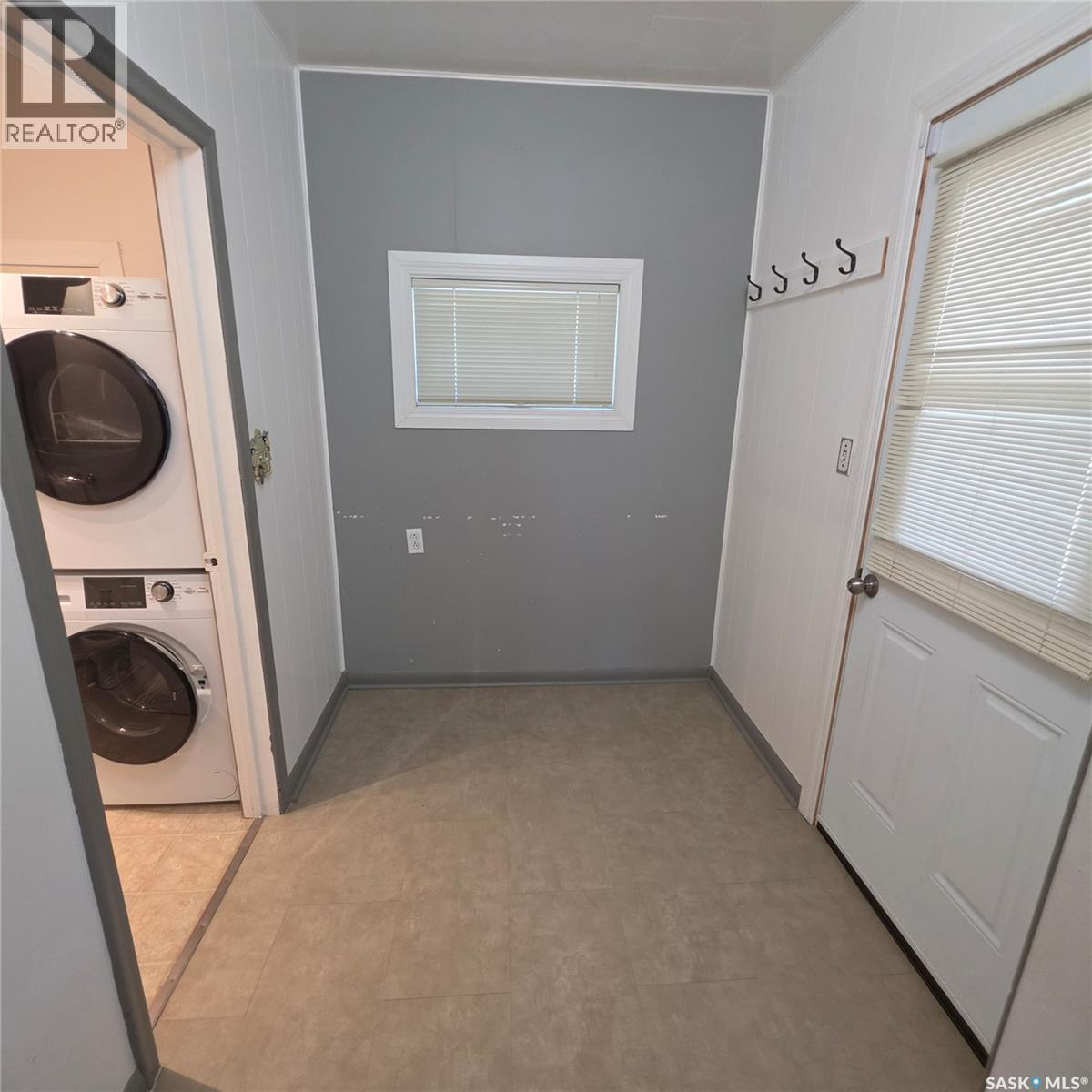 324 Laing STREET - 6