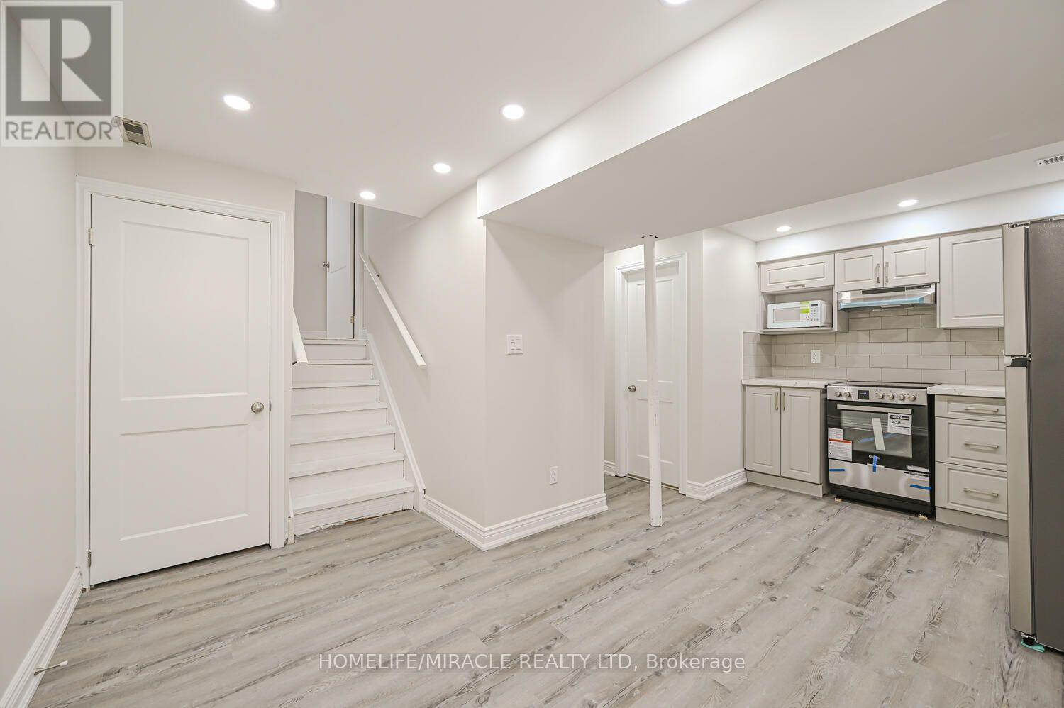 #125 6466 FINCH AVENUE W - 26
