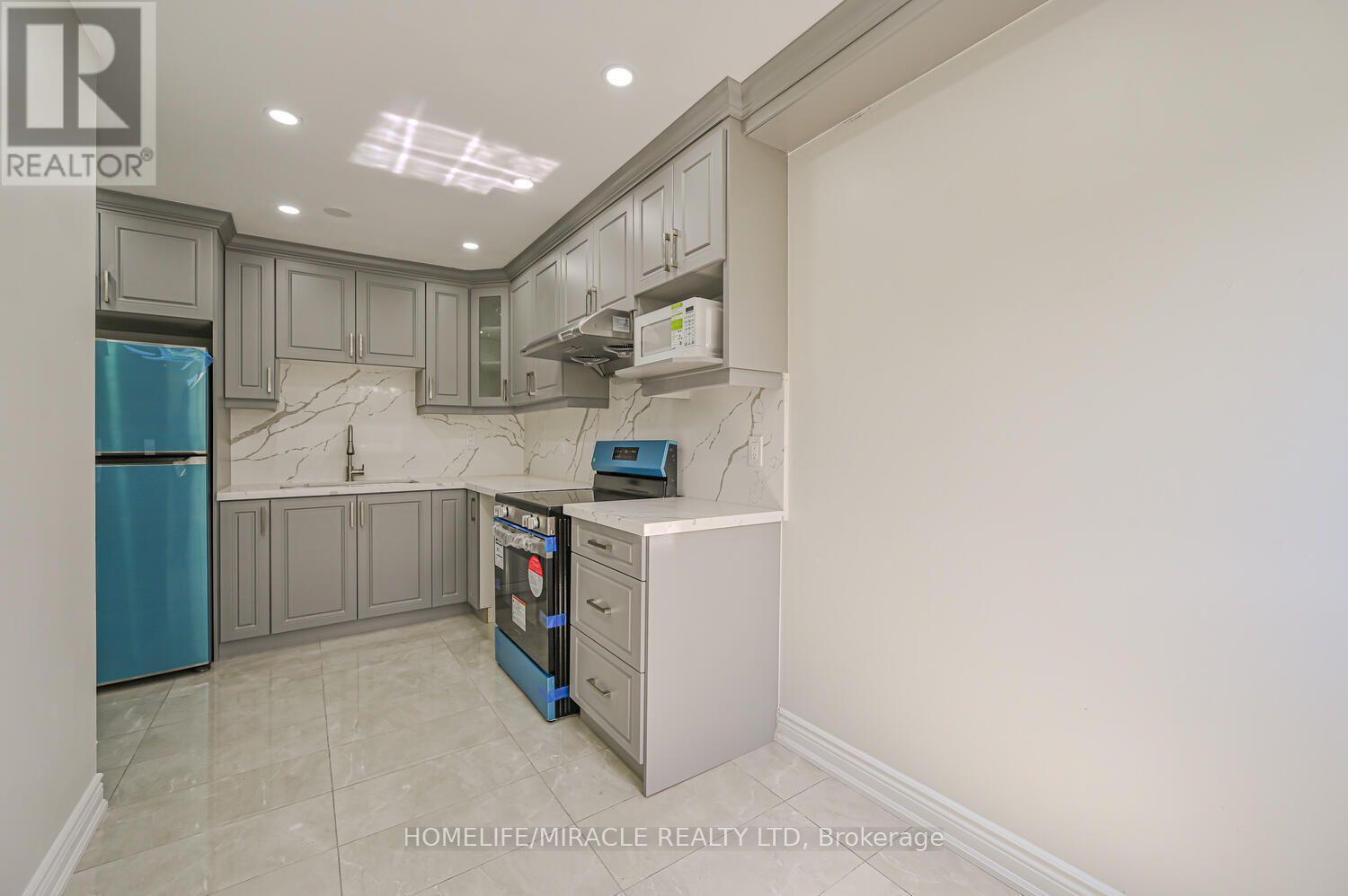 #125 6466 FINCH AVENUE W - 9
