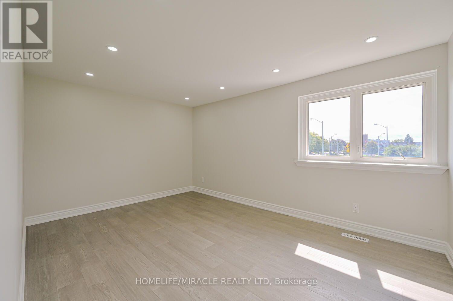 #125 6466 FINCH AVENUE W - 20