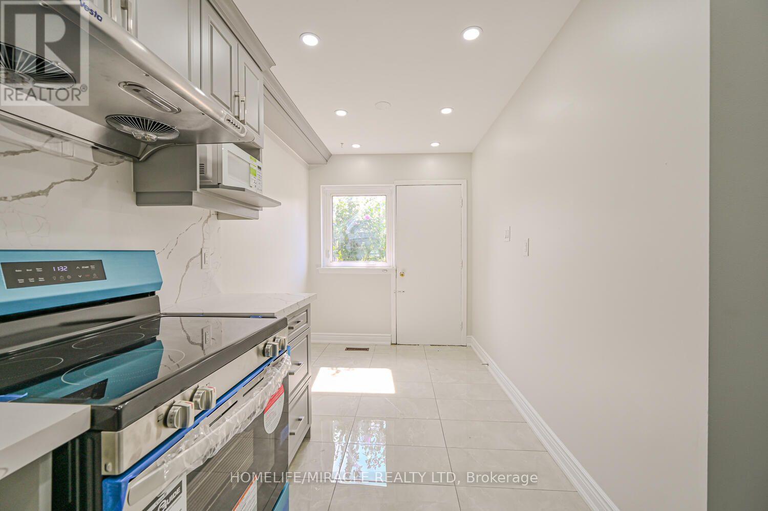 #125 6466 FINCH AVENUE W - 10