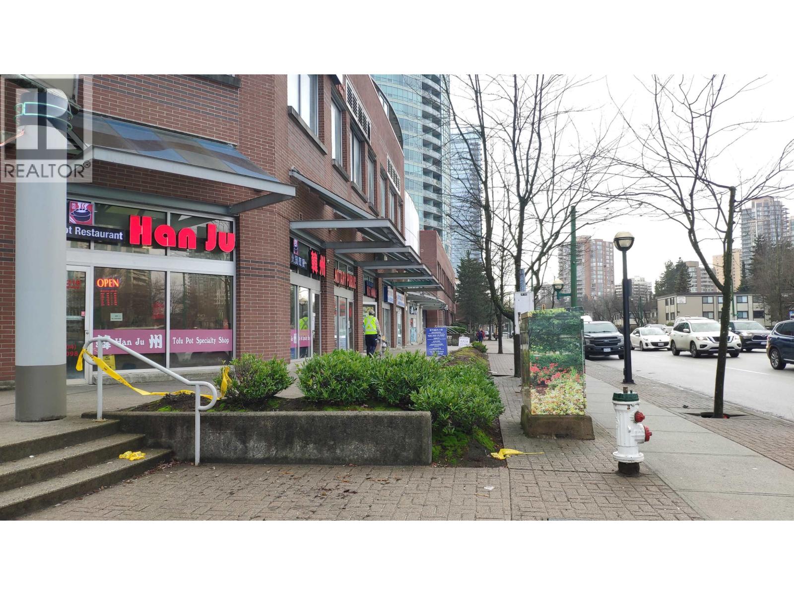 1219 4500 KINGSWAY, Burnaby — photo 2