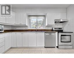 67 Cathedral Bluffs Drive, Toronto, ON M1M2T6 Photo 12