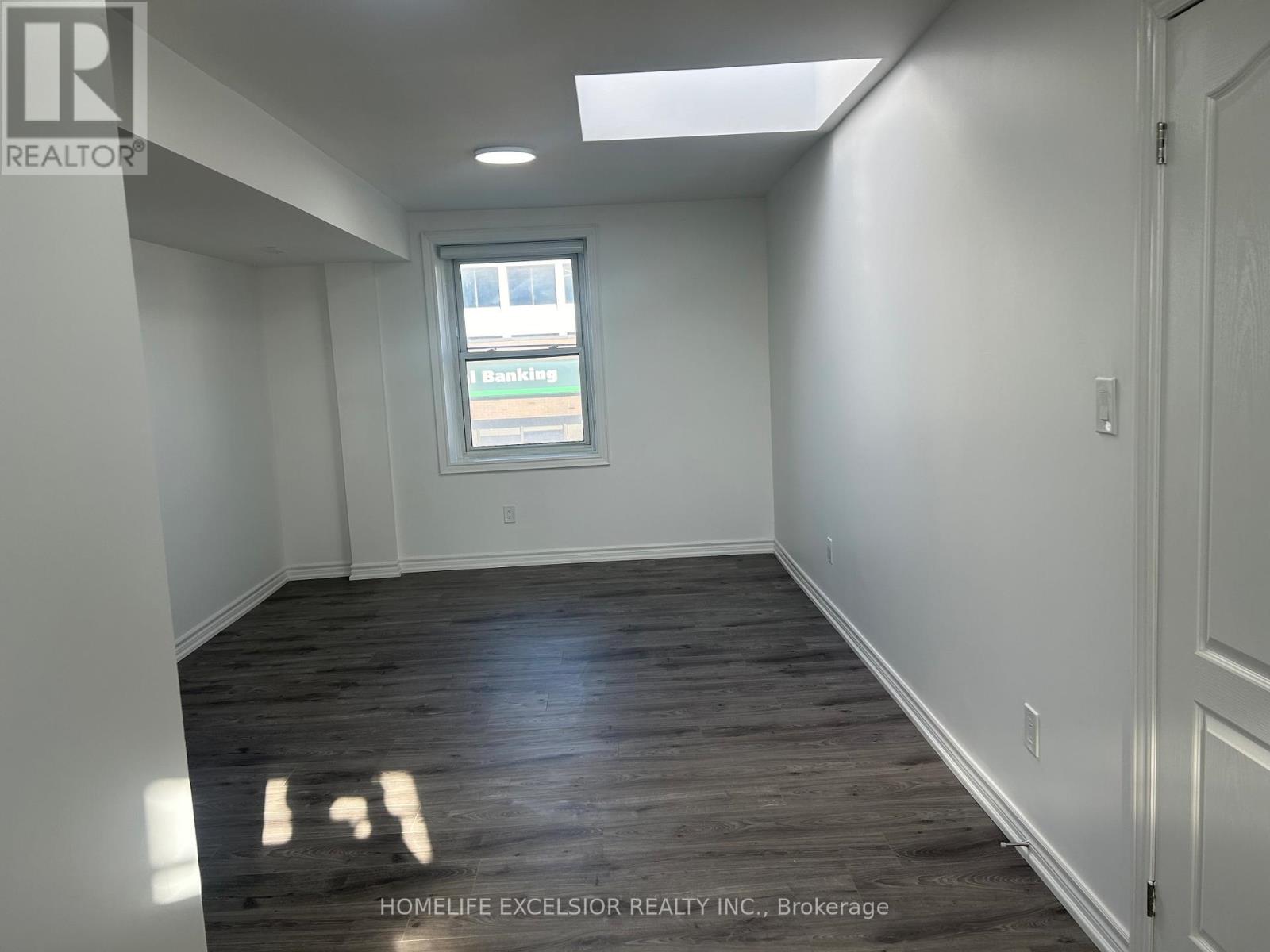 UNIT 5 - 3 SIMCOE STREET S