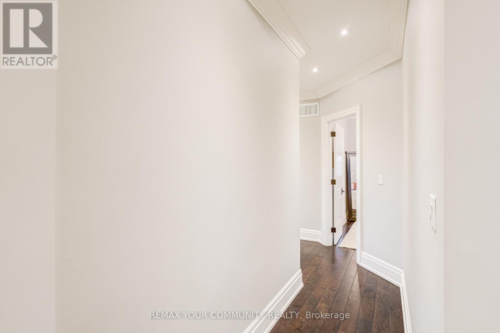 20111 BATHURST STREET E - 28