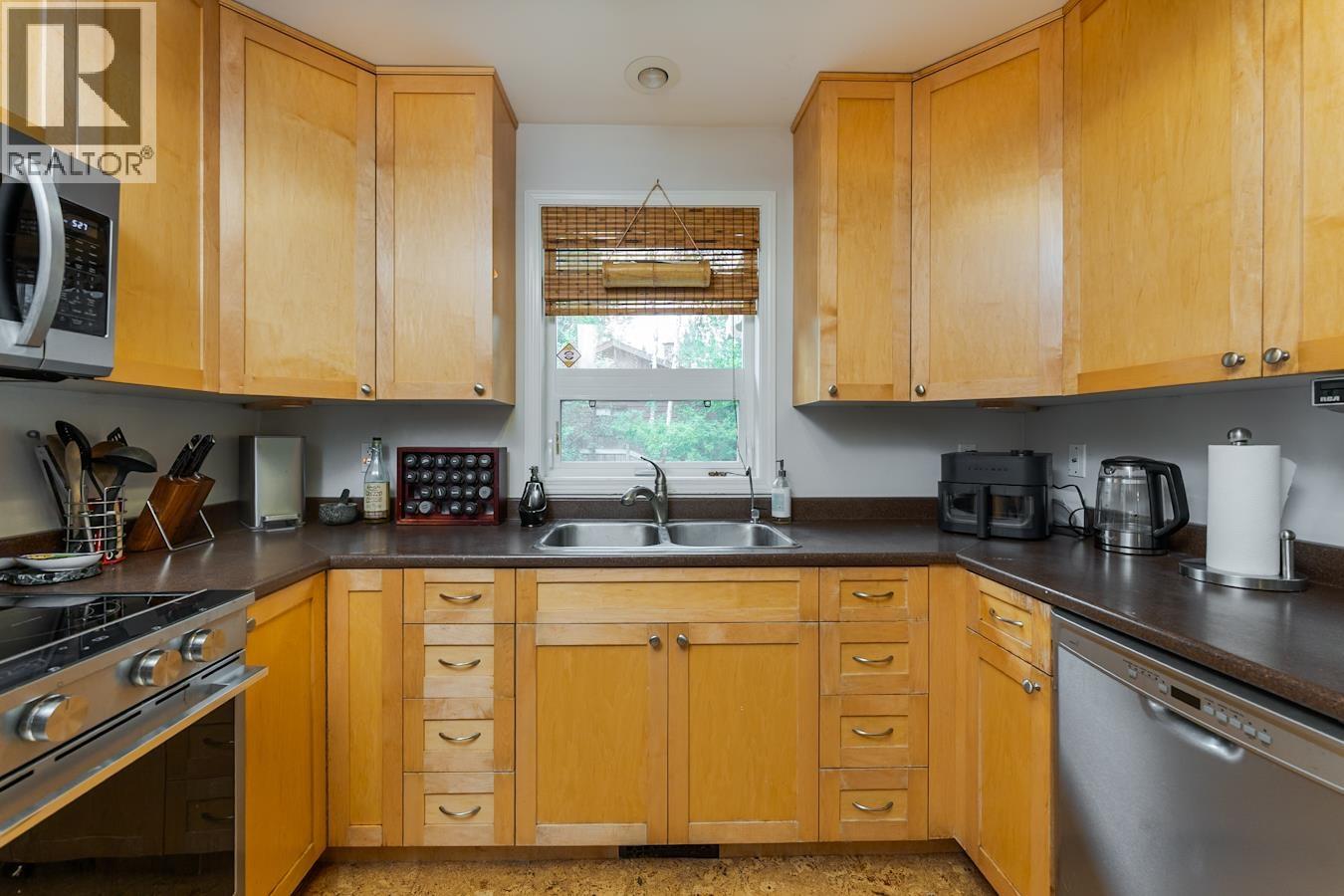 Photo 9 of 29 — 3001 RIVERVIEW ROAD · Prince George, BC