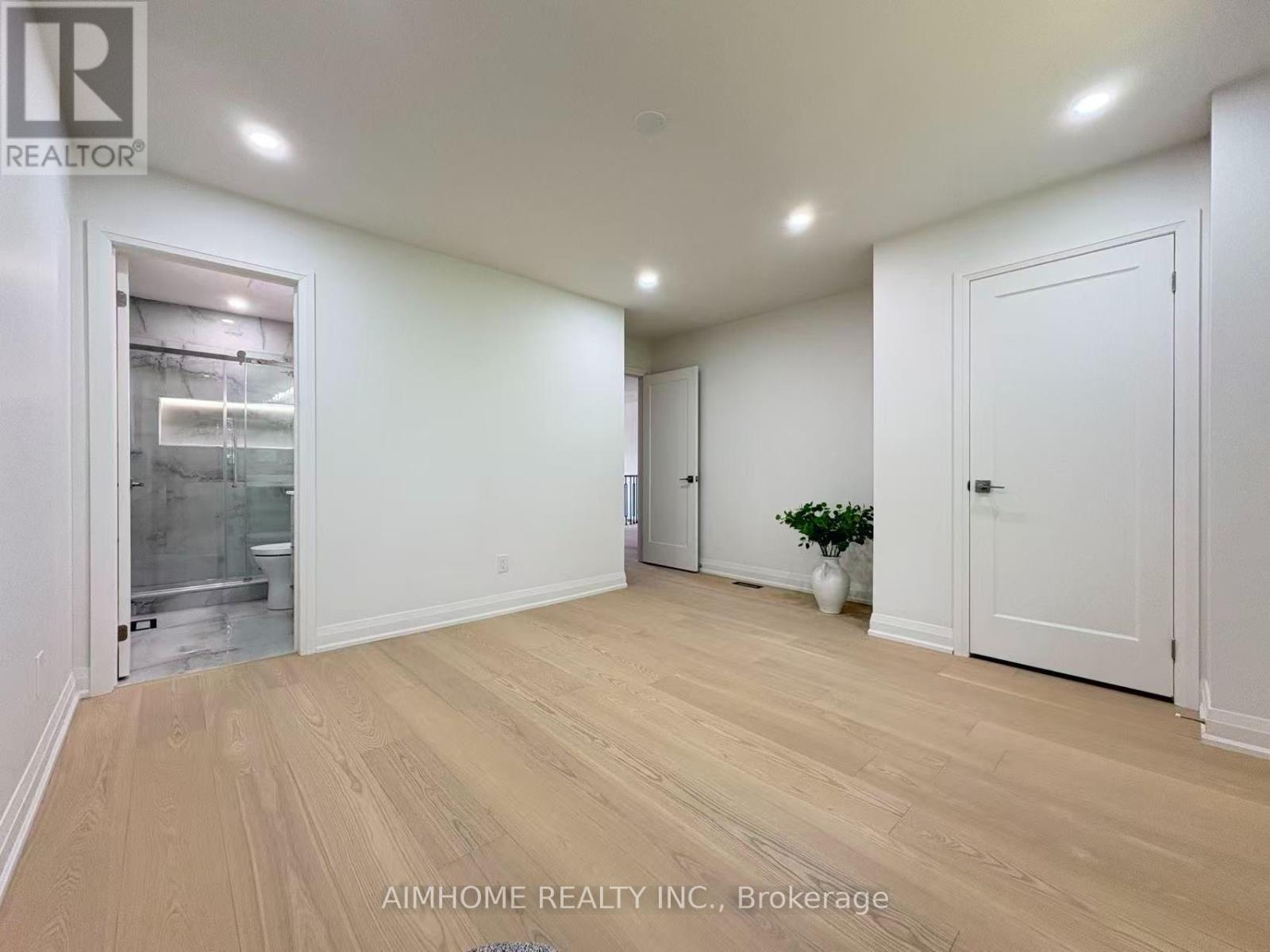 108 BERWICK CRESCENT - 32