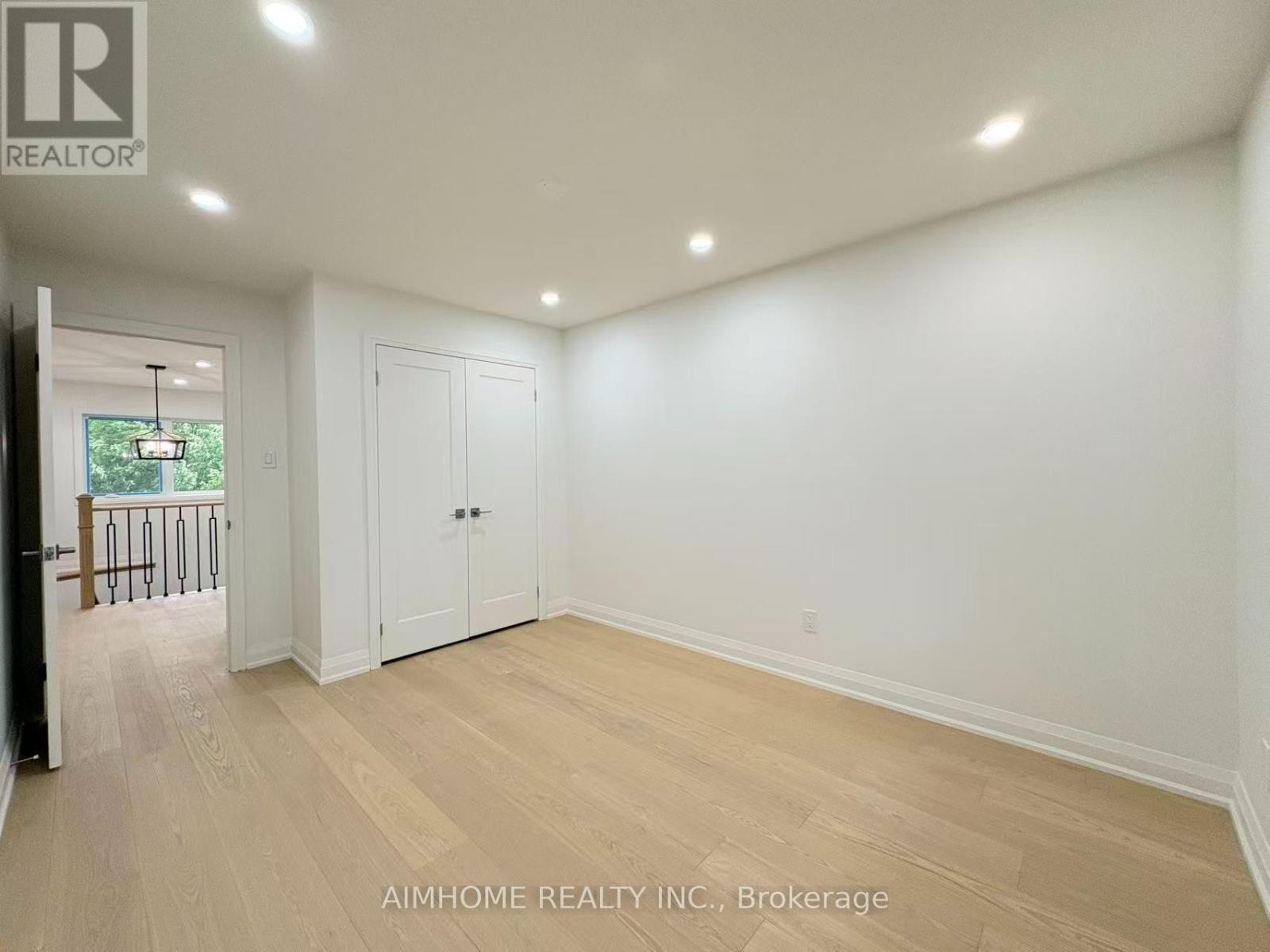 108 BERWICK CRESCENT - 33