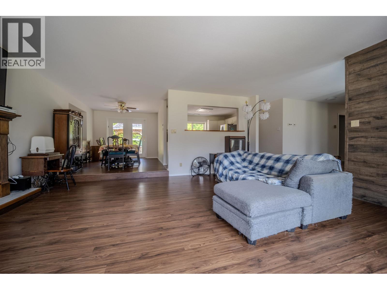 2908 MARION AVENUE - 6