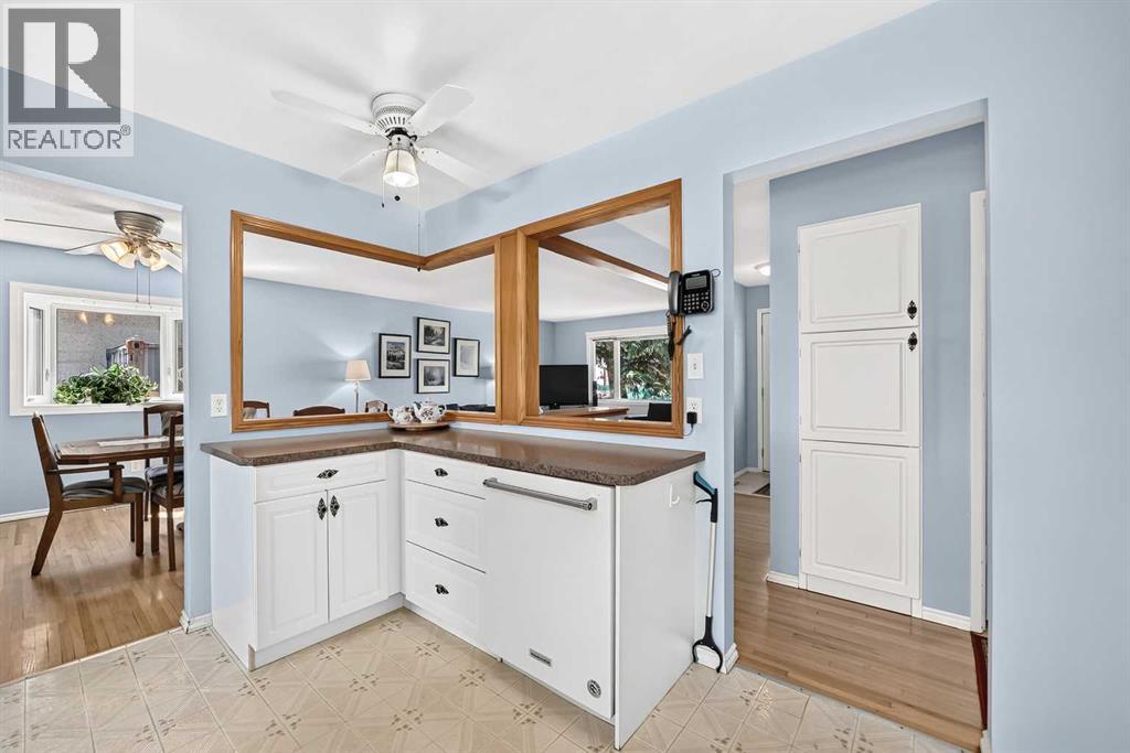 7828 10 Street NW - 15