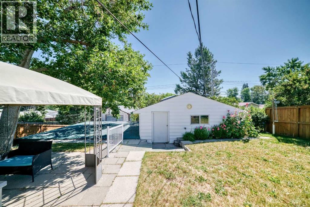 7828 10 Street NW - 41