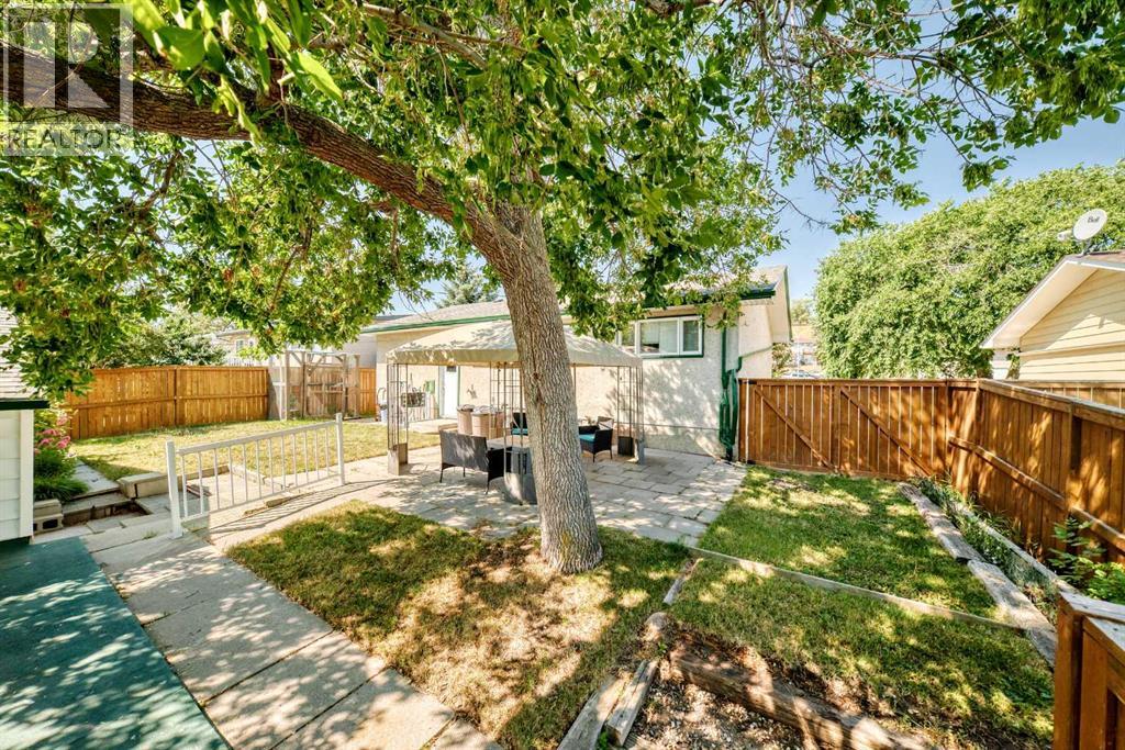 7828 10 Street NW - 44