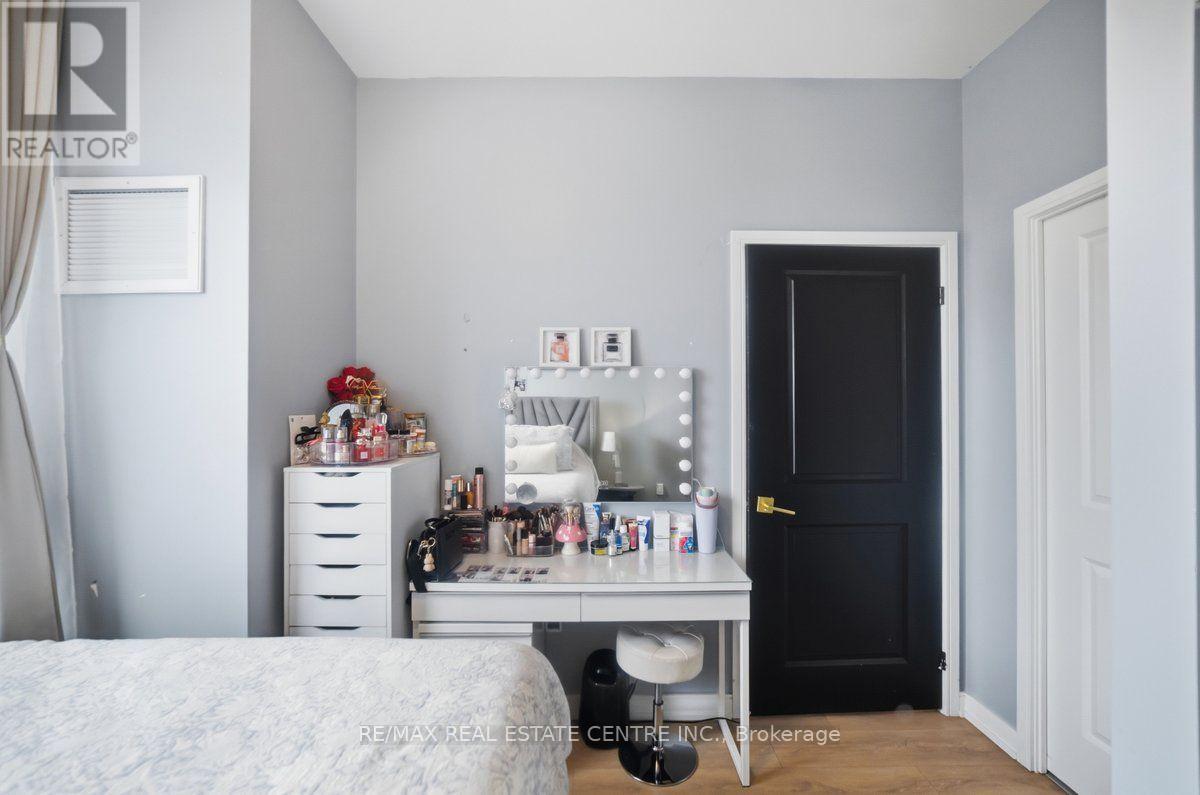 8 NAHANI WAY 304 WAY - 38