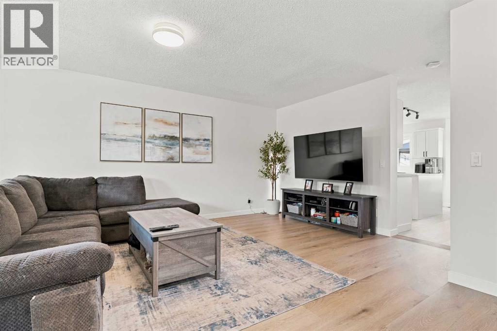 61 Mt Aberdeen Circle SE, McKenzie Lake, Calgary photo 4