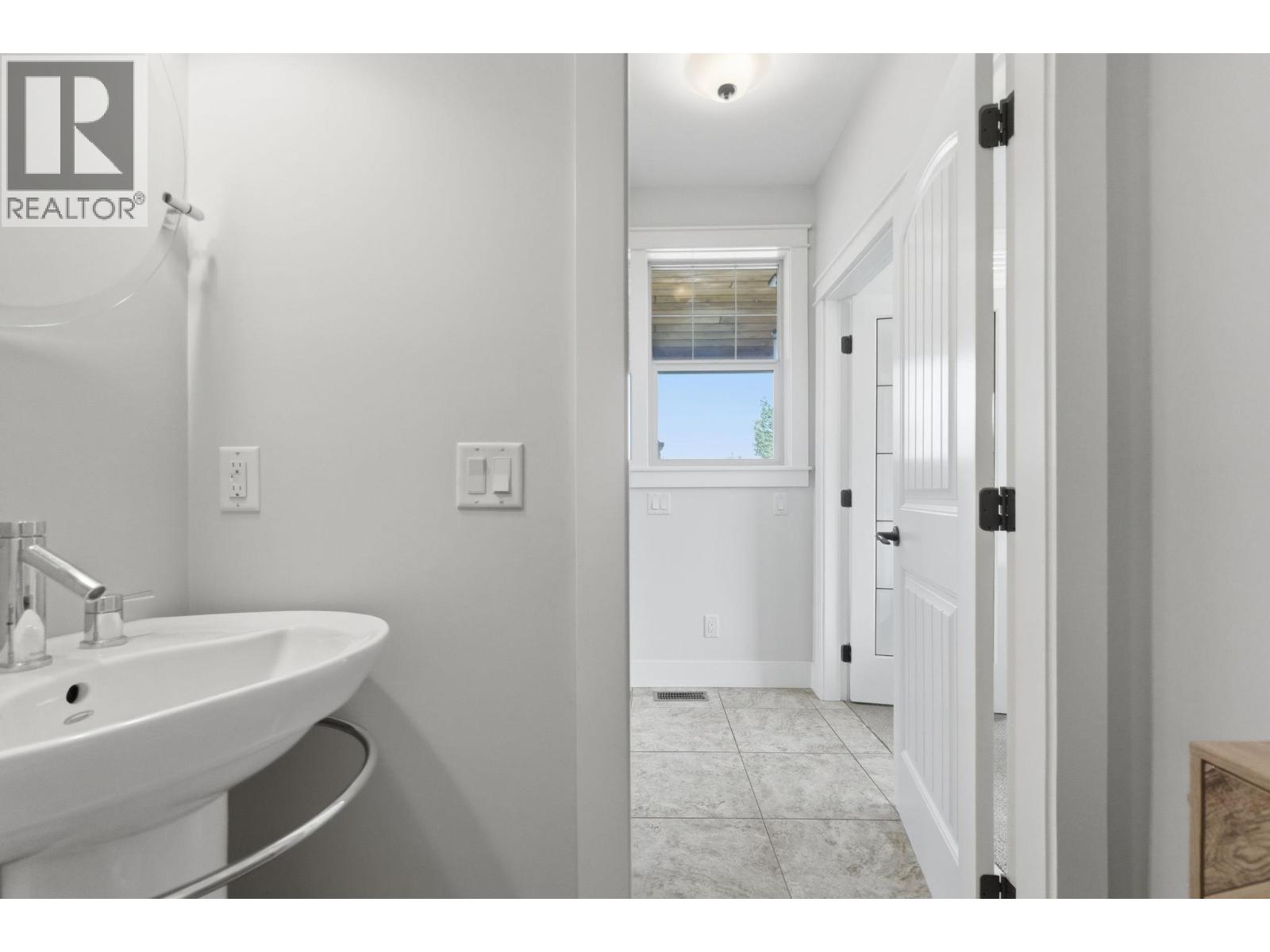 5765 Mountainside Drive, Kelowna