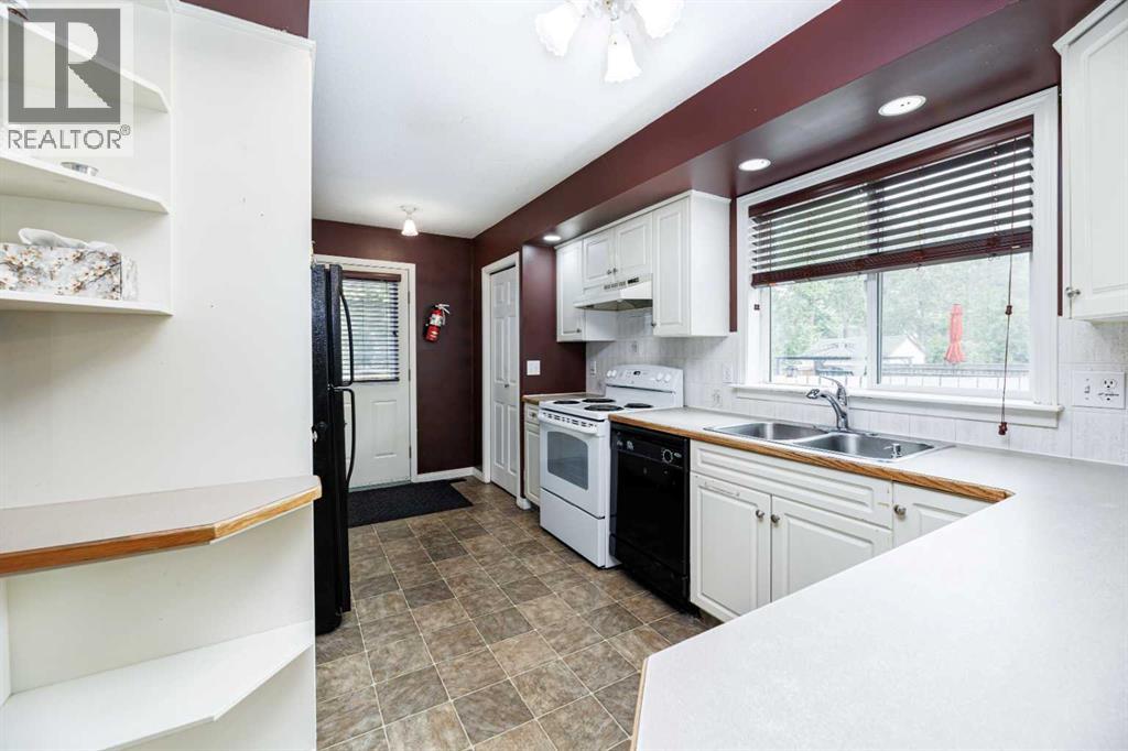 4618 55 Avenue, Lacombe