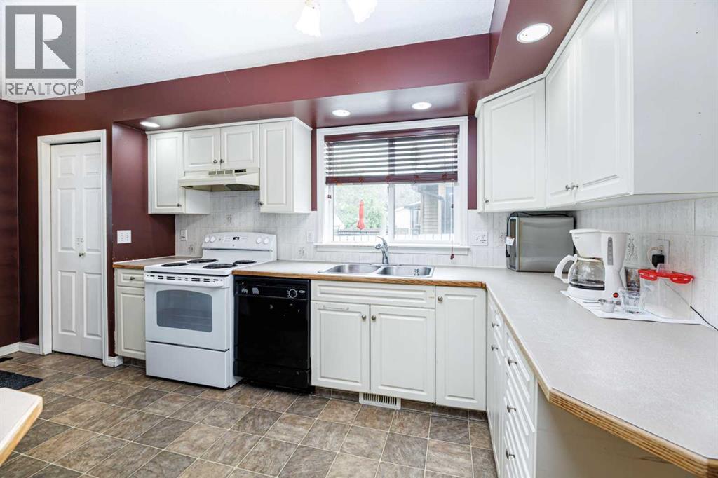 4618 55 Avenue, Lacombe