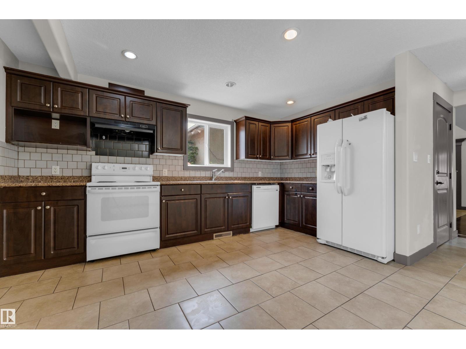 11817 37 ST NW - 11