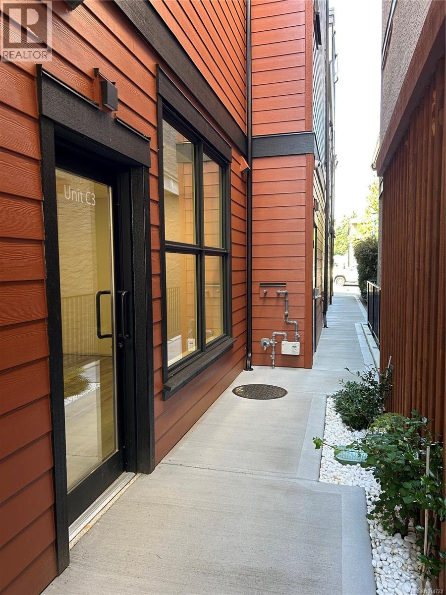 3 230 Second Ave W