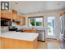 Living room - 5 930 Josephine Rd, Central Saanich, BC V8M1B3 Photo 9