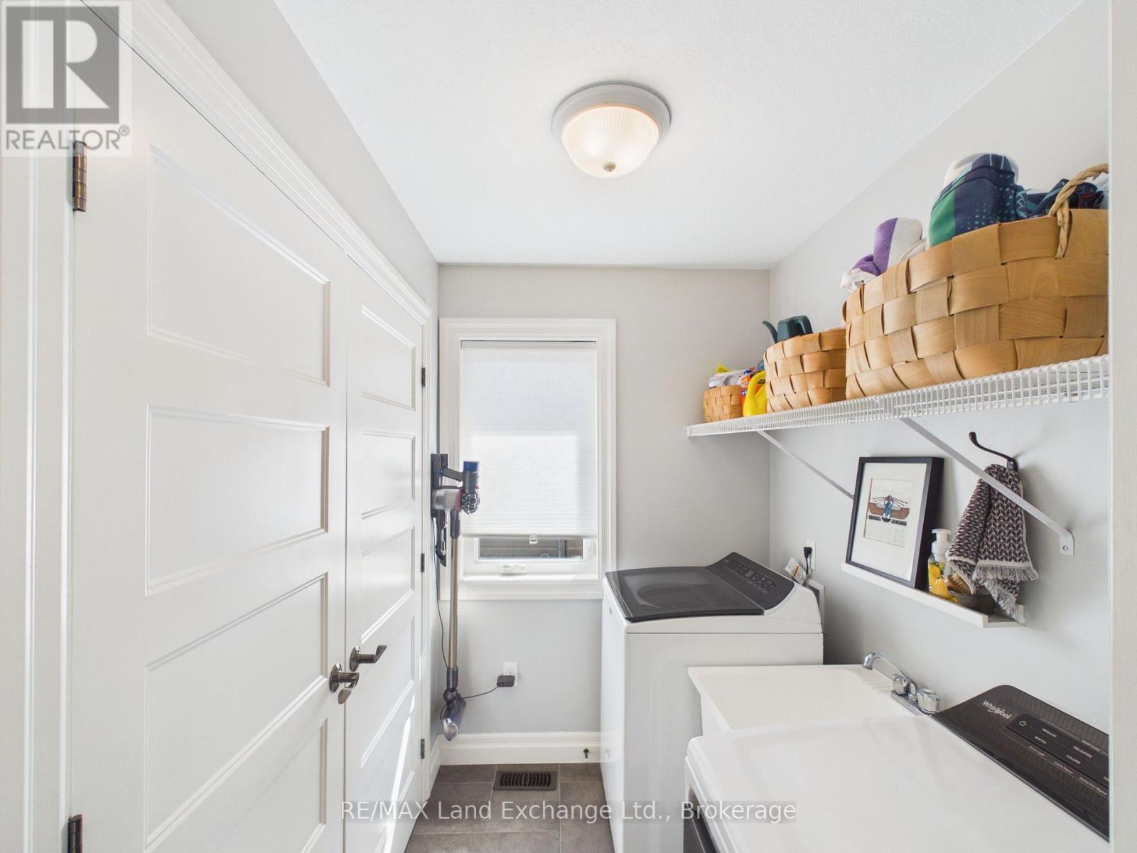50 LAKEFIELD DRIVE - 12