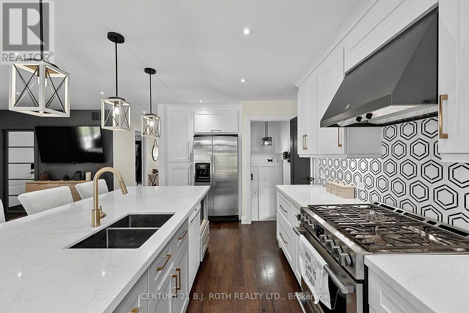 25 GLENGROVE AVENUE - 12