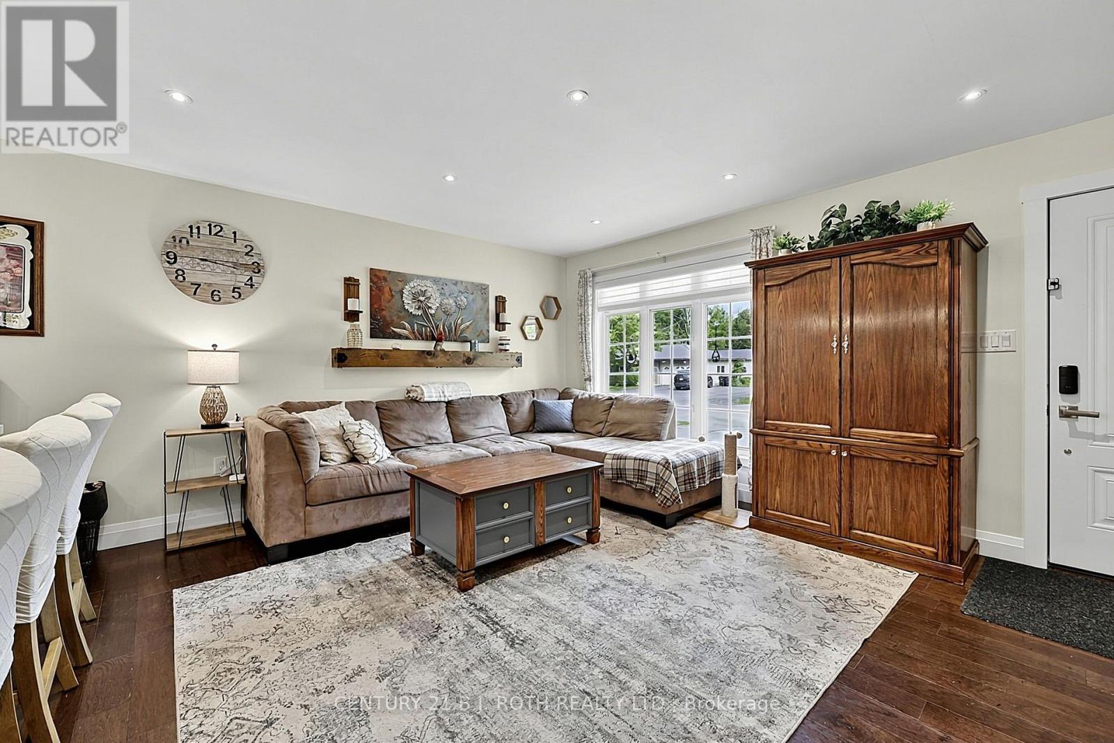 25 GLENGROVE AVENUE - 14