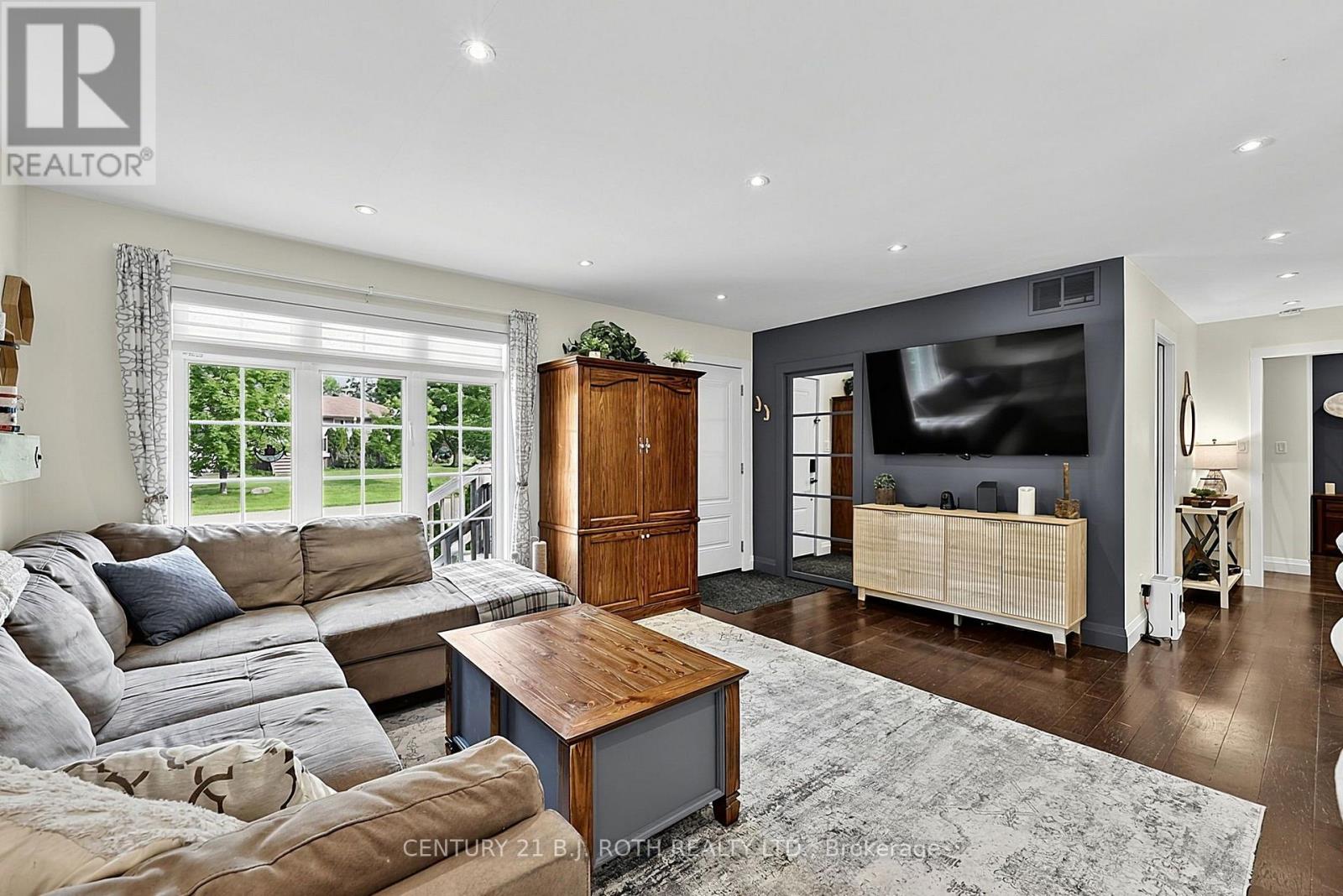 25 GLENGROVE AVENUE - 15