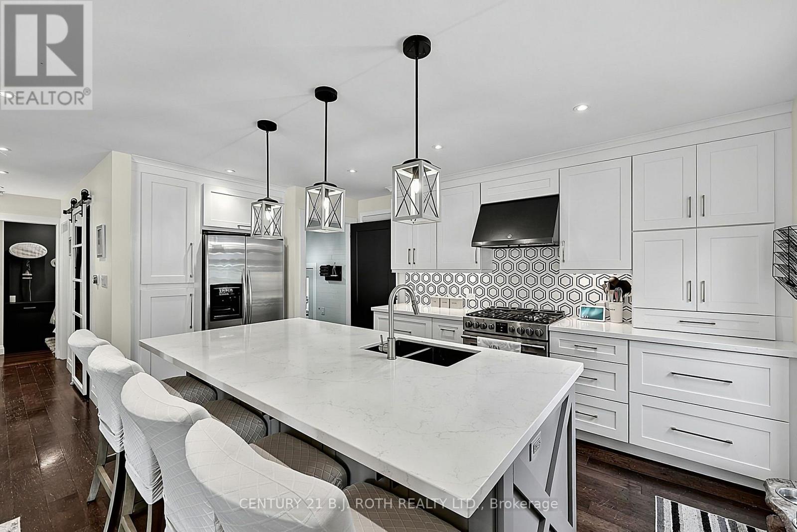 25 GLENGROVE AVENUE - Image 13