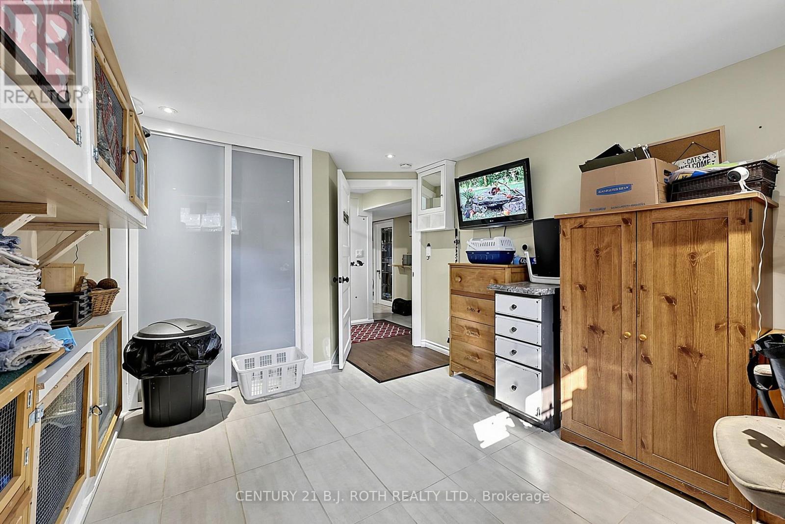 25 GLENGROVE AVENUE - 27