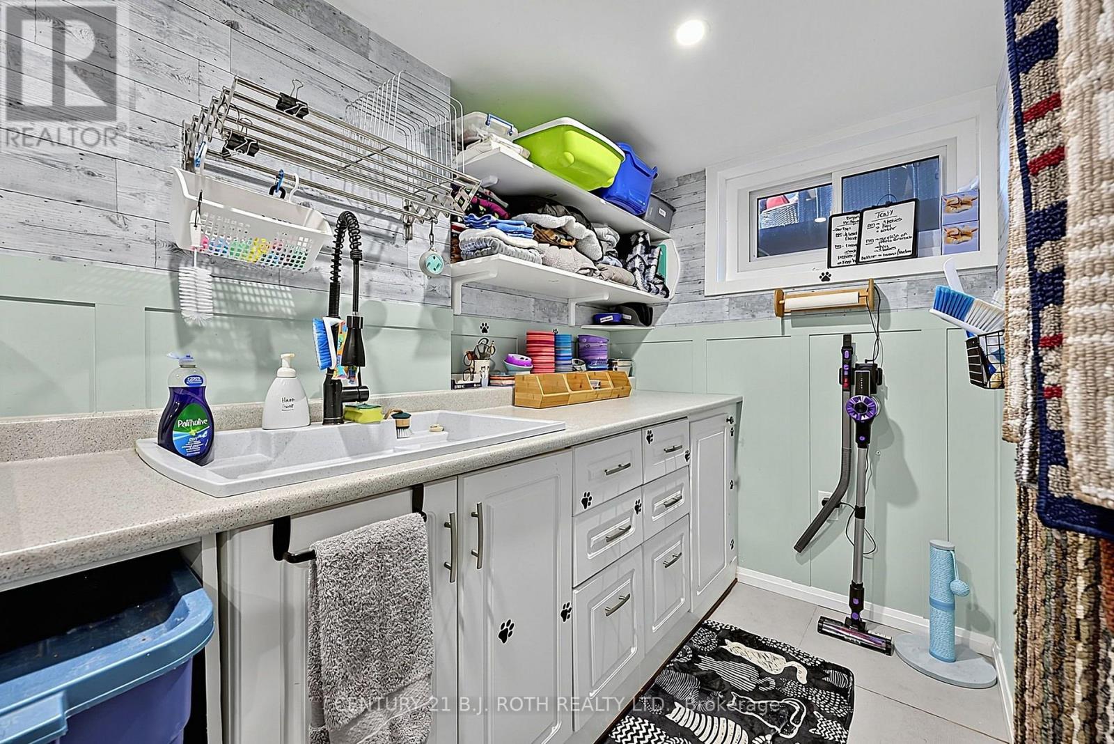 25 GLENGROVE AVENUE - 29