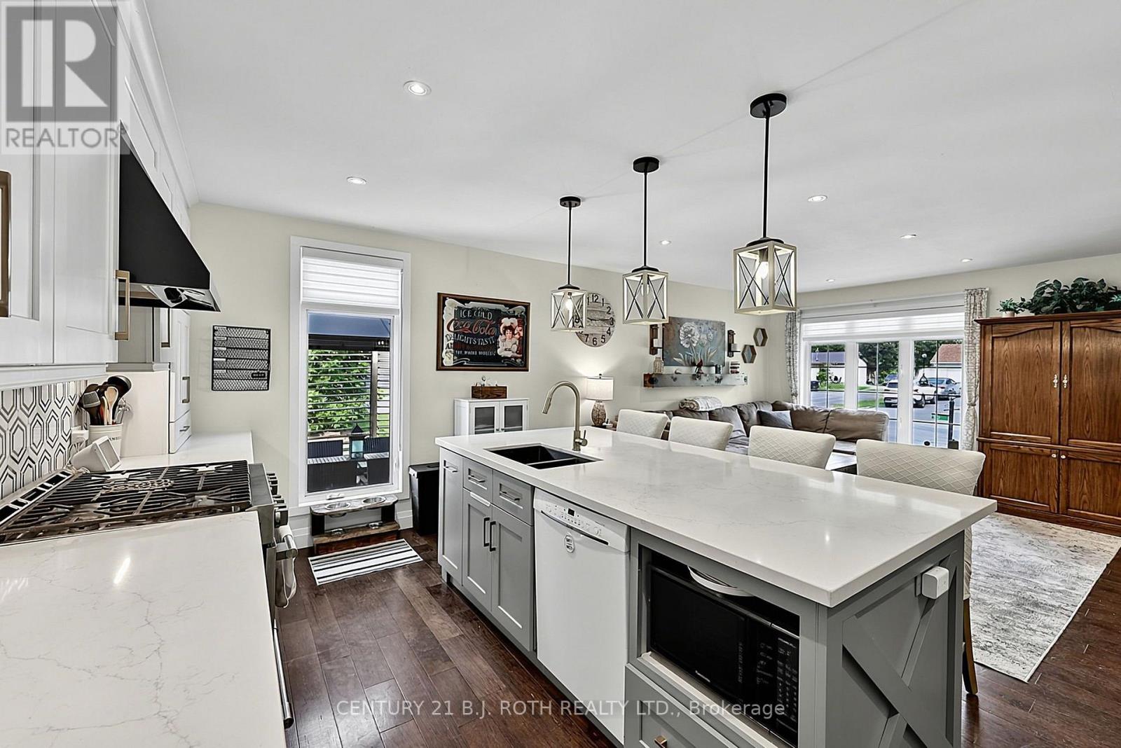 25 GLENGROVE AVENUE - 11