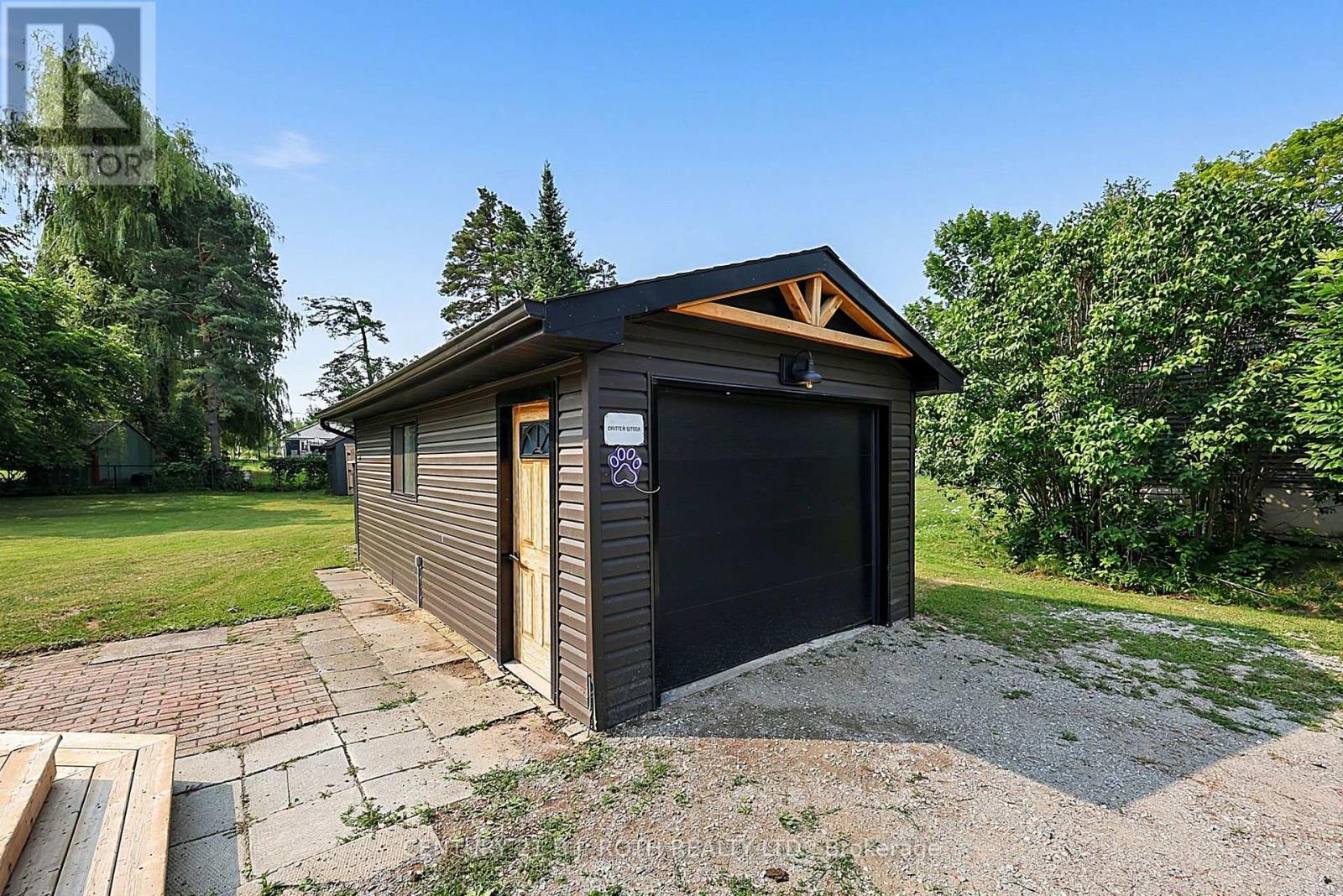 25 GLENGROVE AVENUE - 34