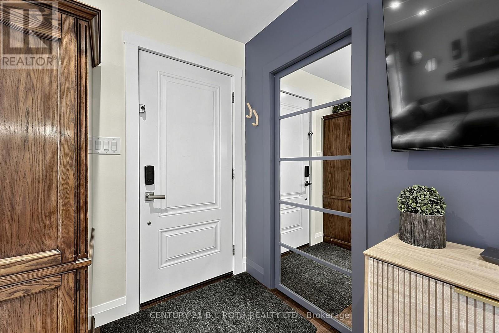 25 GLENGROVE AVENUE - 8