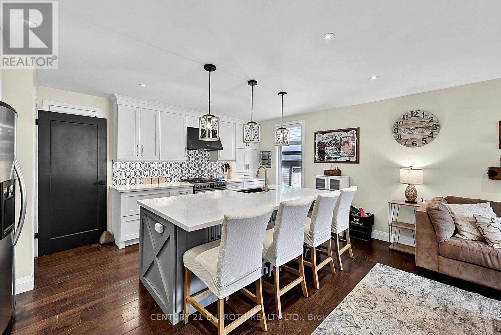 25 GLENGROVE AVENUE - 9