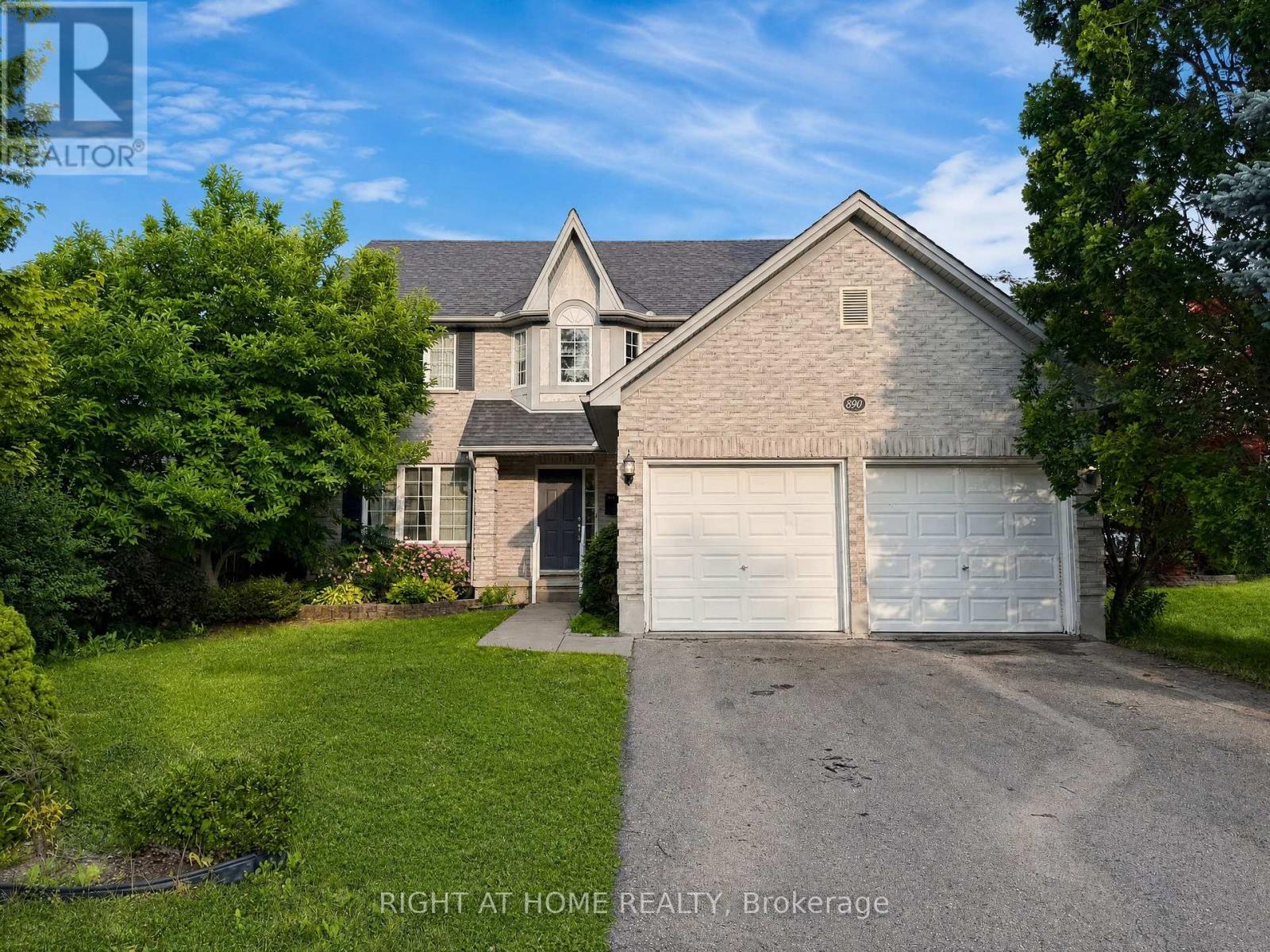 4 bedroom Single Family exterior, 890 GUILDWOOD Boulevard, Oakridge, London, Ontario