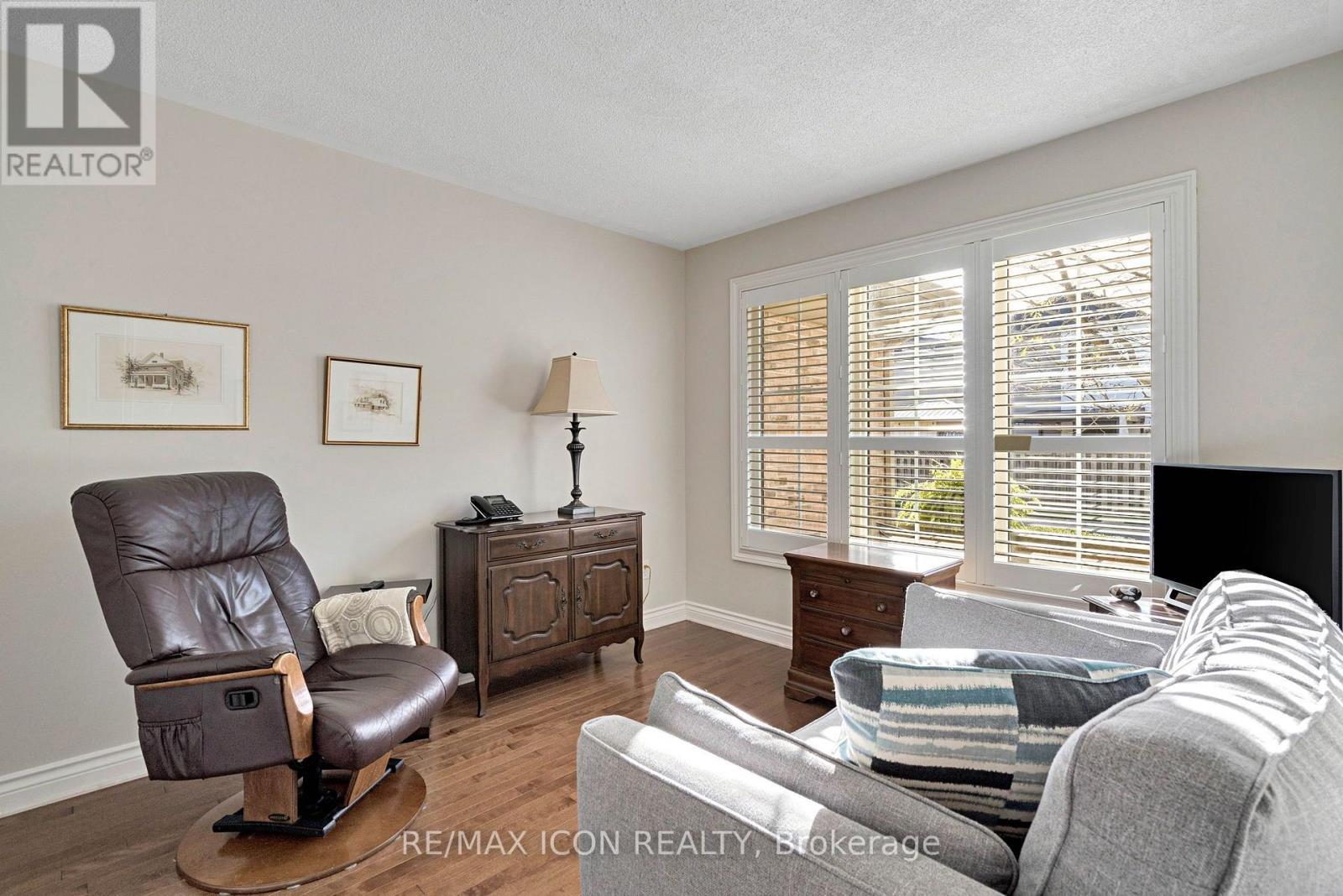 #17 1151 RIVERSIDE DRIVE - 22