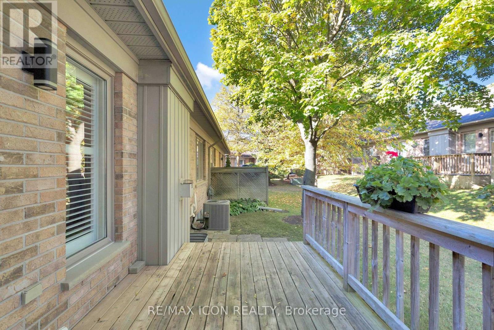 #17 1151 RIVERSIDE DRIVE - 32