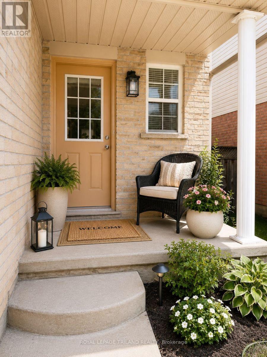 1942 BLOOM CRESCENT - 2