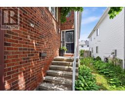 125 CASTLE GLEN CRESCENT — photo 3
