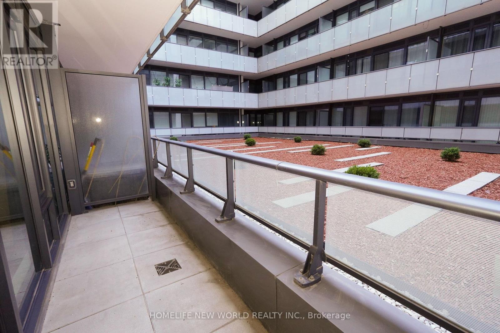 #233 161 ROEHAMPTON AVENUE - 18