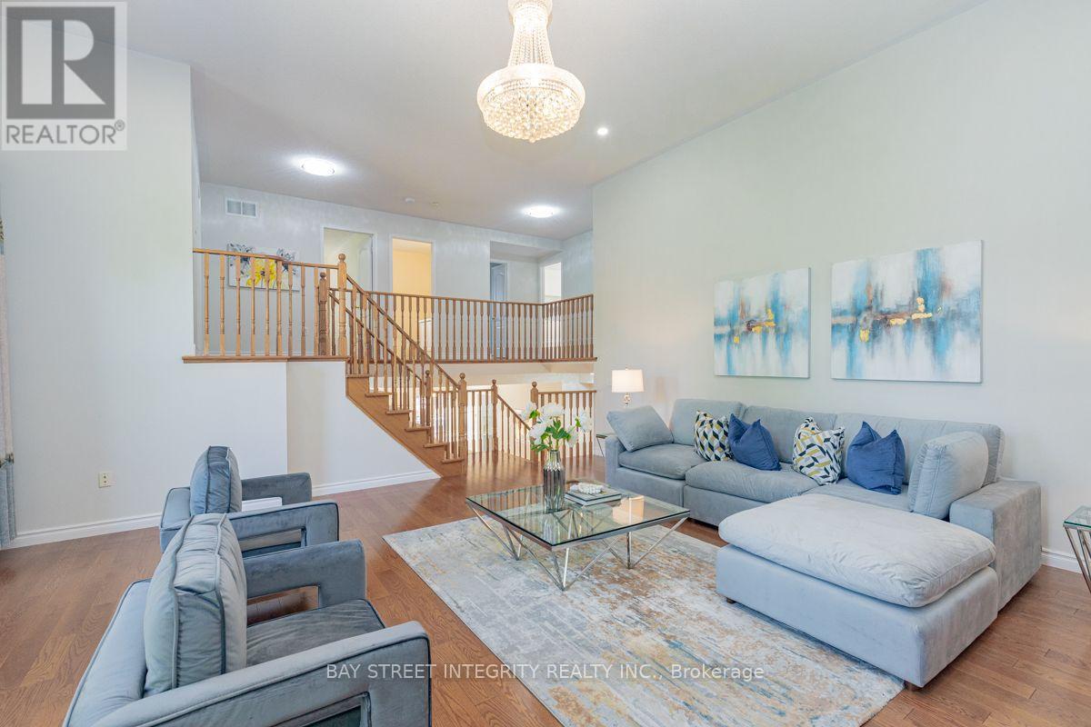 17 WESTON CRESCENT - 16